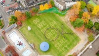 岡山芸術交流 27日の閉幕前に人文字でクロージング