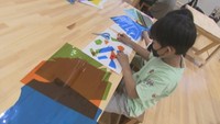 猪熊弦一郎にならって セロハンで「絵をつくる」ワークショップ 子どもの個性光る 香川・丸亀市
