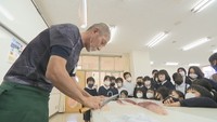 小学校で「ひけた鰤」の解体ショーと試食 冬の味覚が旬迎える 香川・東かがわ市