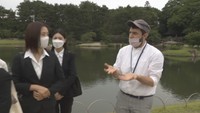 学生通訳ガイド25人が地域の魅力をPR 後楽園でガイドの講習会に臨む 岡山