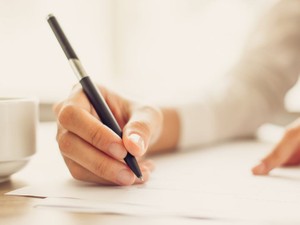 遺言を書く年齢はいつ? 不測の事態に備え早めに作成を