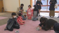 高松市の栗林公園で新春子どもかるた会
