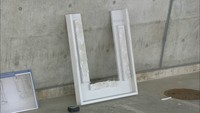高松市の屋島レクザムフィールド 駐輪場の壁の一部が落下