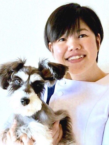 小さい頃から自然に囲まれた環境で、動物とふれあって育った西村さん(西村さん提供)