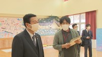 高松市長がこども園を視察 長引くコロナ禍での保育の状況を把握
