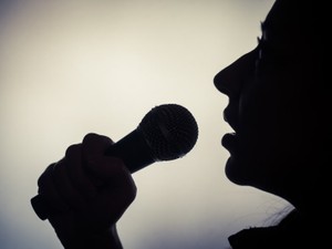 故人がデジタルで「よみがえる」? AI美空ひばり、CGジェームズ・ディーンから考える