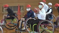 小学生が車いすバスケを体験 助け合いの精神学ぶ 香川・小豆島町