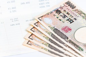 遺産の預貯金を相続する手続きとは? トラブルを回避する方法も解説
