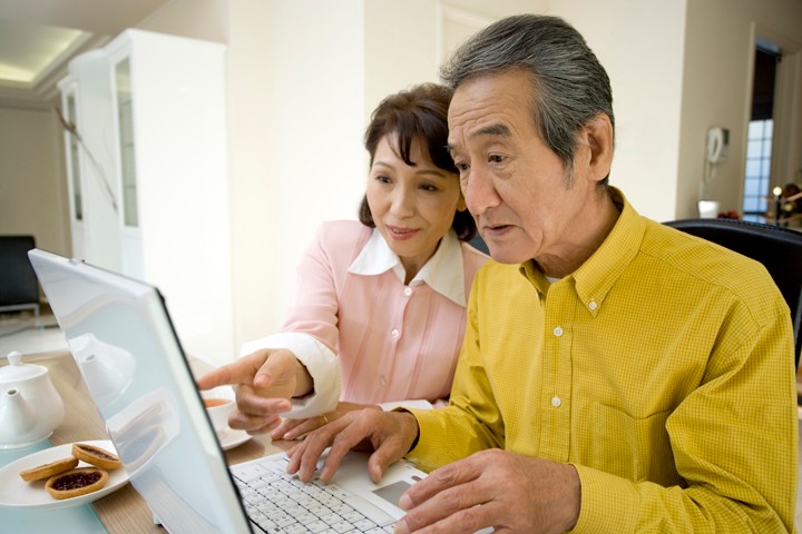 夫婦で老後について話し合う