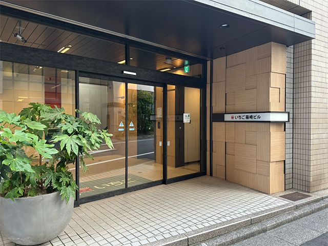 191638 ストラーダ司法書士法人 会議中
