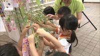 園児がことでん瓦町駅で七夕イベント 願いを込めて笹に短冊の飾り付け 高松市