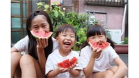 11月25日は「えくぼの日」 笑顔のフォトコンテスト 東かがわ市の手袋メーカーが開催