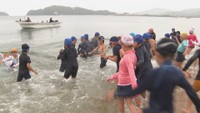 日本の渚百選「津田の松原海水浴場」で海開き 地元小学生が初泳ぎ 香川・さぬき市
