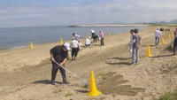素足で歩ける砂浜に 海岸で清掃活動 香川