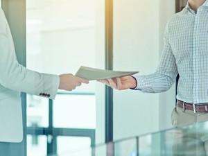 相続放棄受理証明書とは 必要なケースと申請方法、費用、相続放棄受理通知書との違いを解説