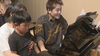 チャンネル登録25万人超のピアノYouTuber・みやけんさんが岡山市に 子どもらと即興セッション