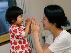 日本のシングルマザーの貧困　豪州出身の監督が見た「豊かな日本で取り残された人々」