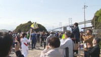 香川県の聖火リレーは18日が最終日、瀬戸大橋の橋脚の島などをランナーが走り抜ける