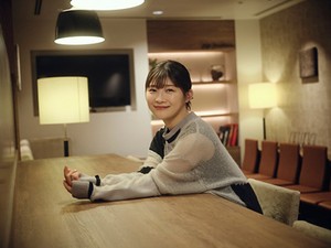 映画「爆弾」伊藤沙莉さんインタビュー 「それが果たして正義なのか」謎の予言男は問い続ける