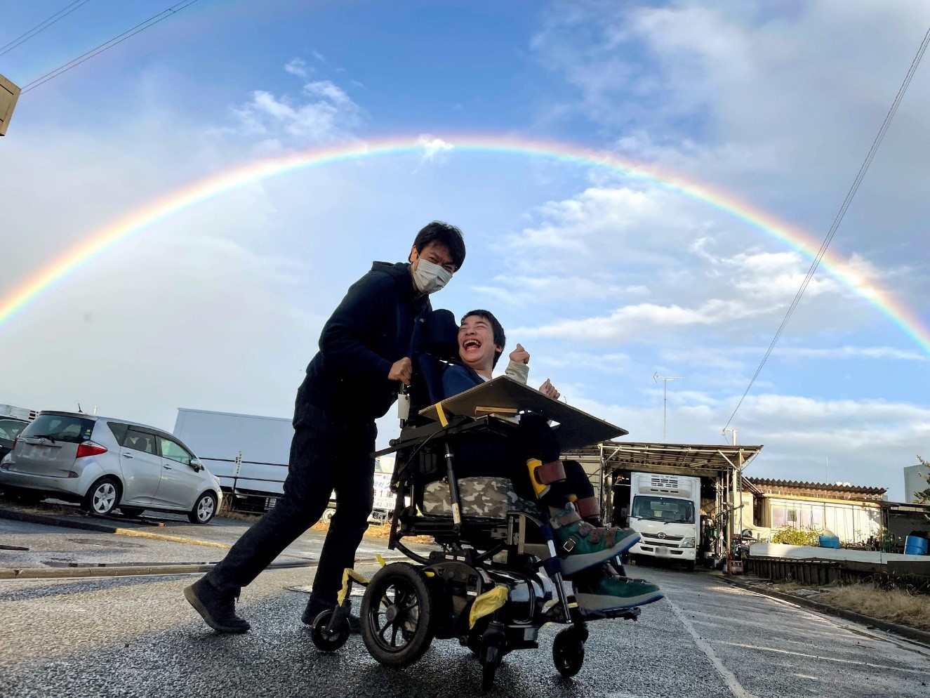 障害あっても「自由な姿勢を」 息や目線で姿勢が変わる車いす、開発の思い