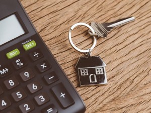 相続放棄をしたら滞納家賃はどうなる? 遺品整理や退去を求められた時の注意点も解説