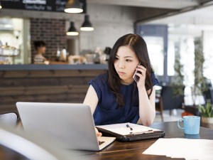 スマホのアプリ、PCのメール履歴に手がかり? 故人の「デジタルのお金」の調べ方