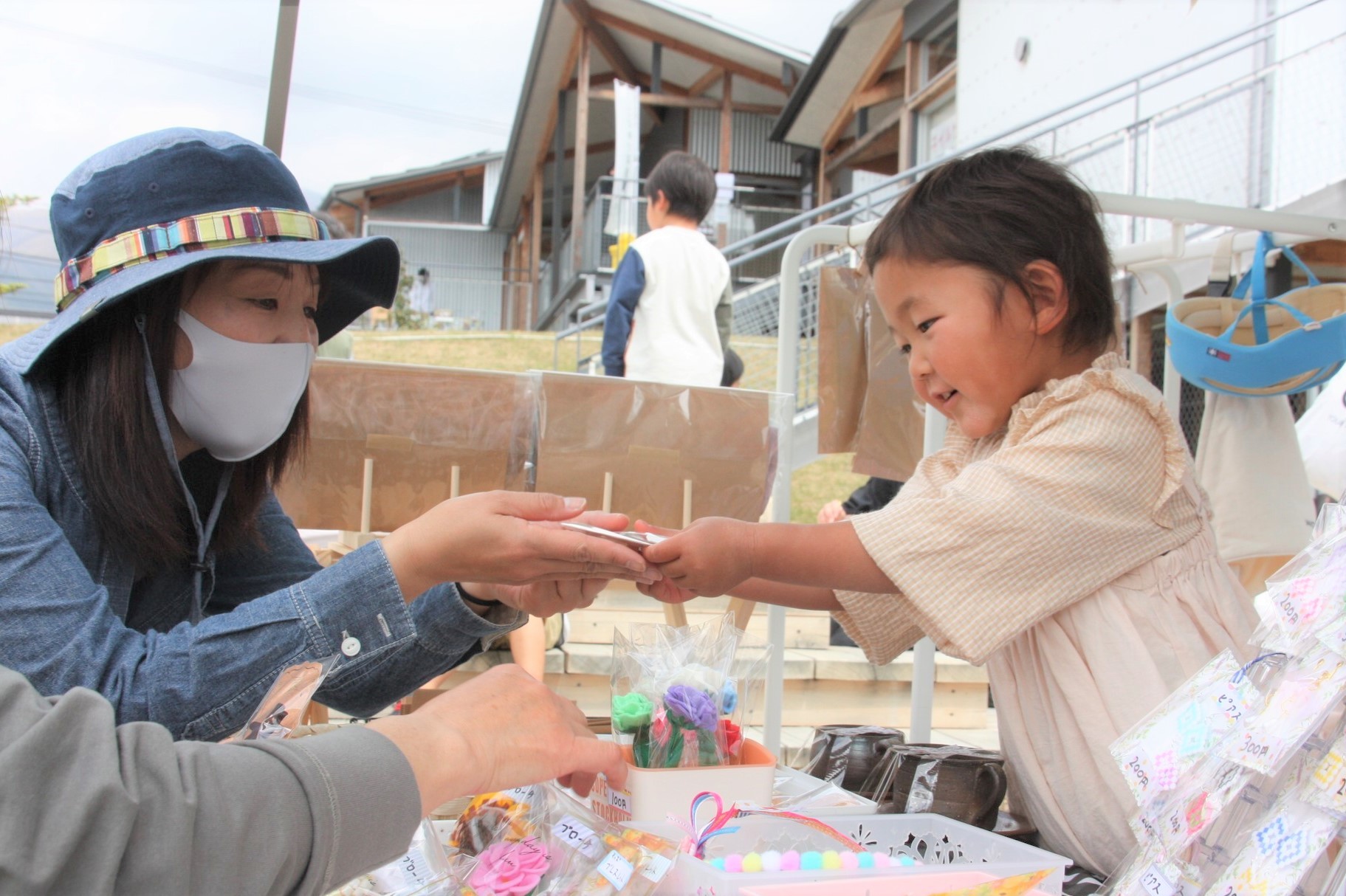 「人と関わる機会が少ないからこそ」 町と人を“照らす”マルシェを住民自らが企画