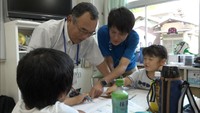 避難所の小学校で学習支援ボランティア 自主夜間中学のスタッフも参加 倉敷市
