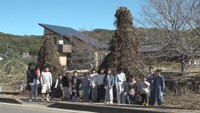 小豆島の冬の風物詩「芋づるの塔」が完成 夜間はイルミネーションも 香川