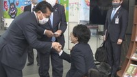 平井大臣と赤羽大臣 デジタル障害者手帳アプリ「ミライロID」の利用を視察 高松市
