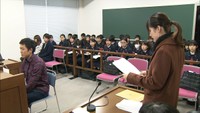 司法に関心を…法学部の学生が小学生と一緒に模擬裁判 香川大学