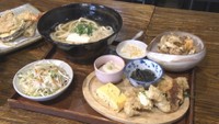 琥珀色の「サワラだし」が絡むもちもち太麺うどん かき揚げやサワラのフライも一緒に 岡山【ほっとマルシェ】