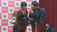 新小学1年生に備前市がモンベルの通学用リュックサックを贈呈 園児「持ちやすくて軽い」 岡山