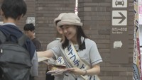 自転車の鍵掛けを警察官らが呼び掛け 岡山県警の新キャラ『鍵施錠 捜査官』と『戸締まりこ 捜査官』描かれたチラシなど配る