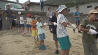 子どもたちが地引き網漁を体験 力を合わせて網を引き上げ 香川・小豆島町