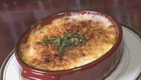 焦げたチーズとガーリックバターが香る本格的なグラタン、トロトロのあぶりチーズケーキも 岡山【ほっとマルシェ】