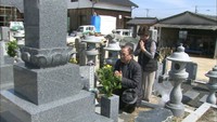 彼岸入り 豪雨被災地で被災者が先祖を供養 倉敷市真備町