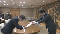 香川県知事や県議会議長ら特別職の給料や報酬 30年ぶりに引き上げを答申 県の審議会が池田知事に
