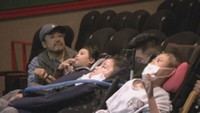 障害がある子も家族で映画館に 照明明るめ、音量控えめのバリアフリー上映会 岡山・倉敷市