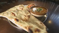 具だくさんのインドカレーに焼きたてのもちもちナン 温泉と一緒に楽しめるグルメ 岡山【ほっとマルシェ】