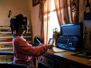 長引く子どもの在宅学習、米各地で成績低下が深刻