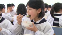香川県の小学校でPR「オリーブ豚」が給食に登場