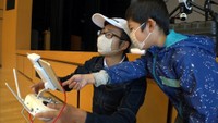 ドローンの操縦を小学生が学ぶ 岡山・新見市で体験教室