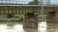 大雨の影響でJRの橋の土台がずれる 丸亀城の石垣も一部崩落 香川