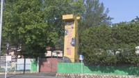 来園者を出迎え約70年…池田動物園の「キリンの塔」撤去始まる 岡山市
