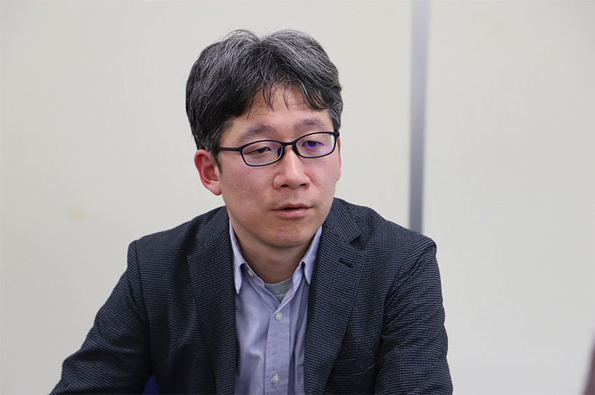 コスガ聡一氏