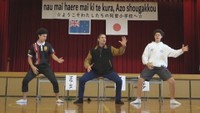小学生がニュージーランド先住民と交流 伝統的な踊り「ハカ」などの文化を体験 岡山・総社市