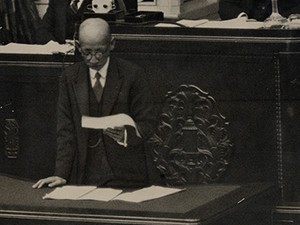 「学問と政治」本でひもとく 「万人にかかわる」責任と抵抗 作家・保阪正康さん