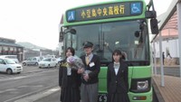 小豆島の高校3年生 卒業前にフェリーとバス会社に感謝の花束贈る 香川