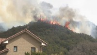 「神社や住宅のすぐそばまで炎が」岡山市の山火事 風強まる中、消火活動続く 市「危険が迫ったら避難できるよう準備を」